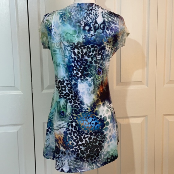 Fresh FX Women’s SZ S Short SleeveV-Neck Peacock Feather Print T-Shirt - Picture 4 of 13